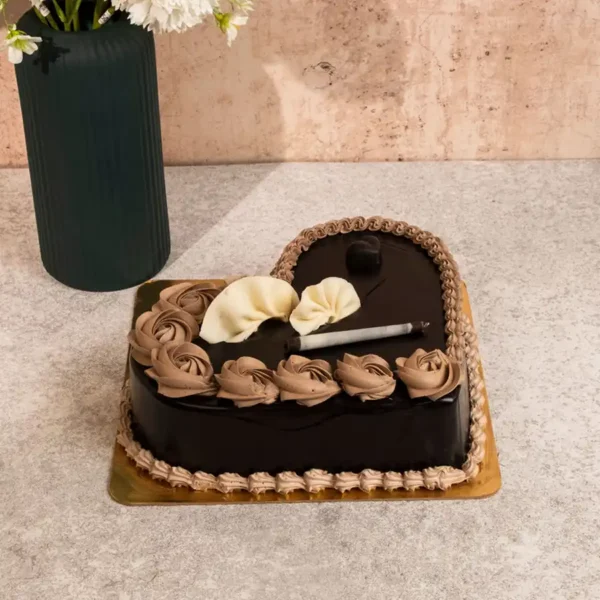 Cream Chocolate Cake